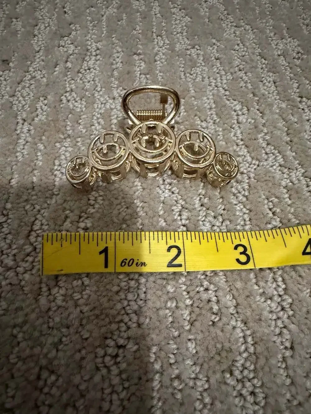 Set of 4 Assorted Smiley Face and Flower Hair Claw Clips